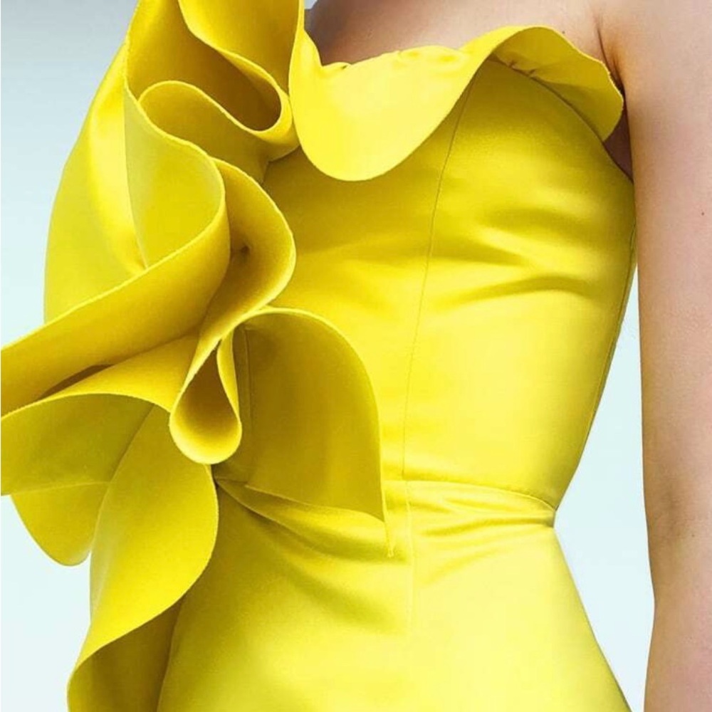 Elegant Yellow Ruffled Dress